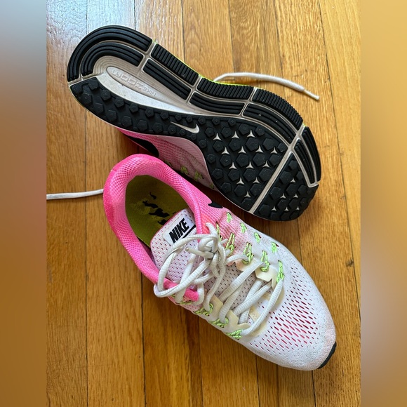 Nike sneakers - Picture 2 of 3